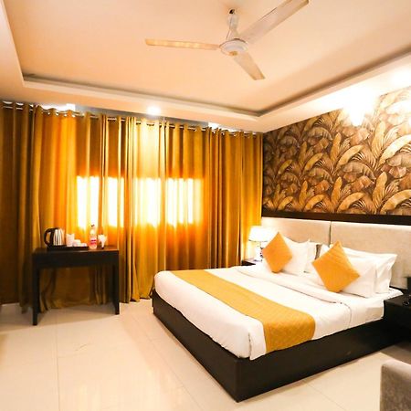 Hotel Aashiyana Új-Delhi Kültér fotó