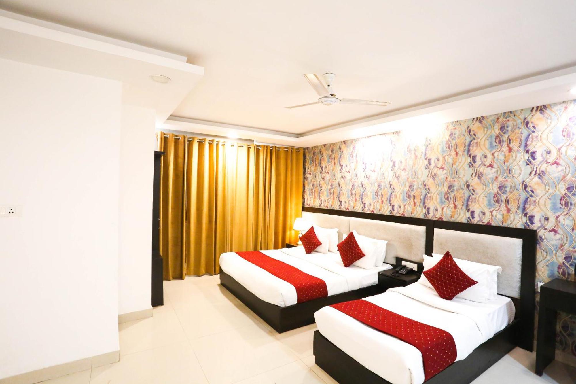 Hotel Aashiyana Új-Delhi Kültér fotó