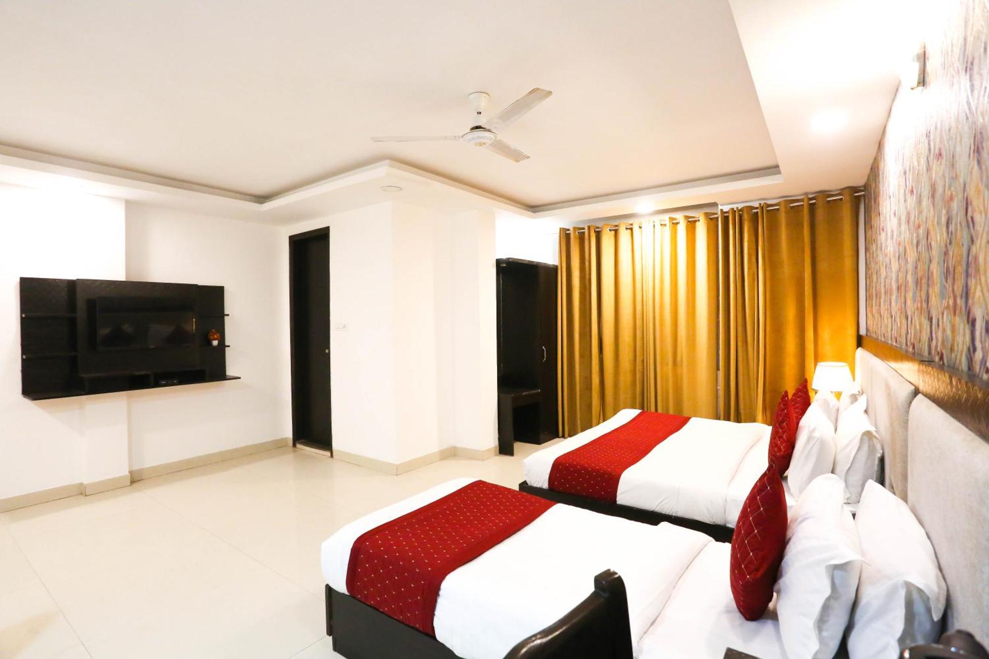 Hotel Aashiyana Új-Delhi Kültér fotó