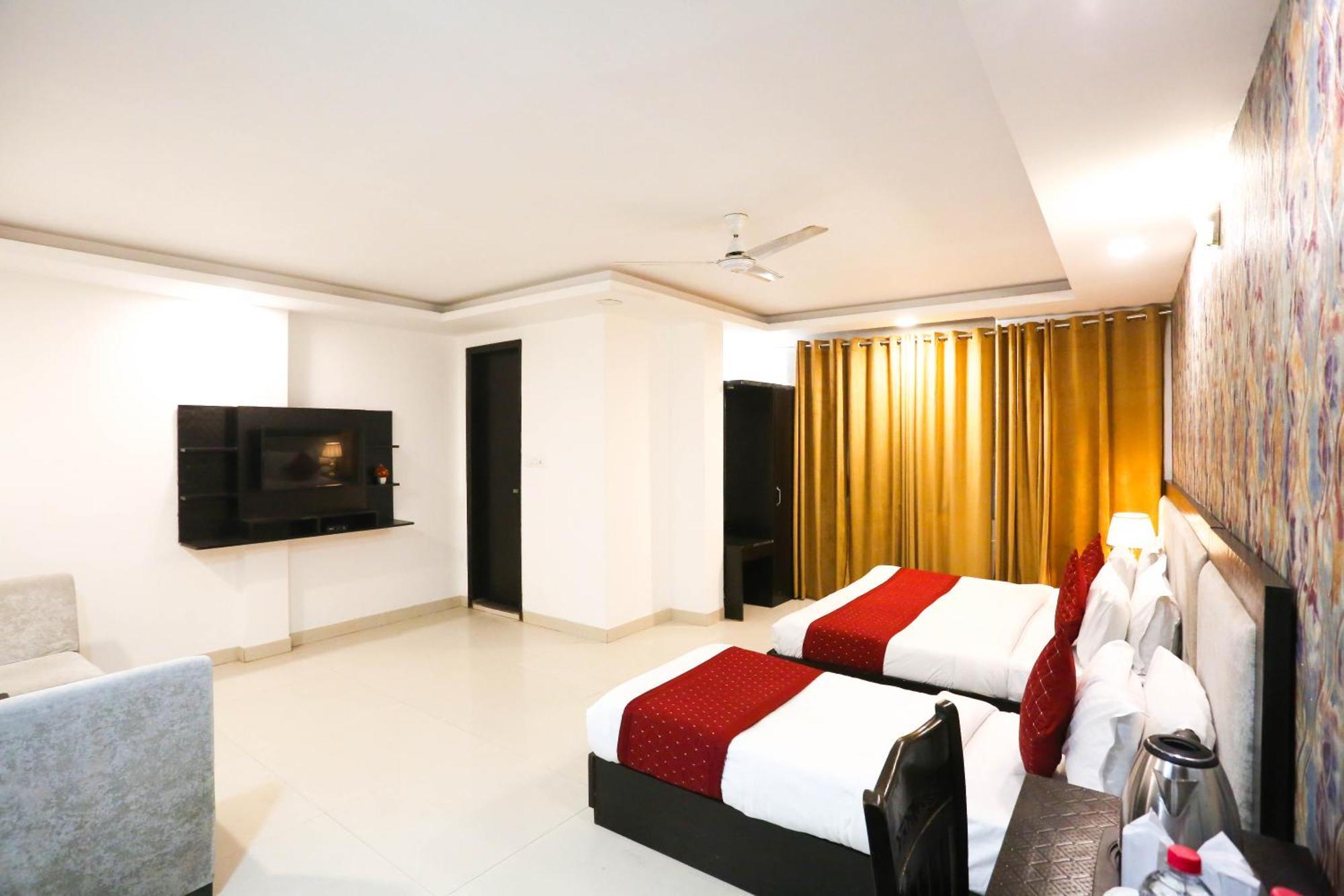Hotel Aashiyana Új-Delhi Kültér fotó