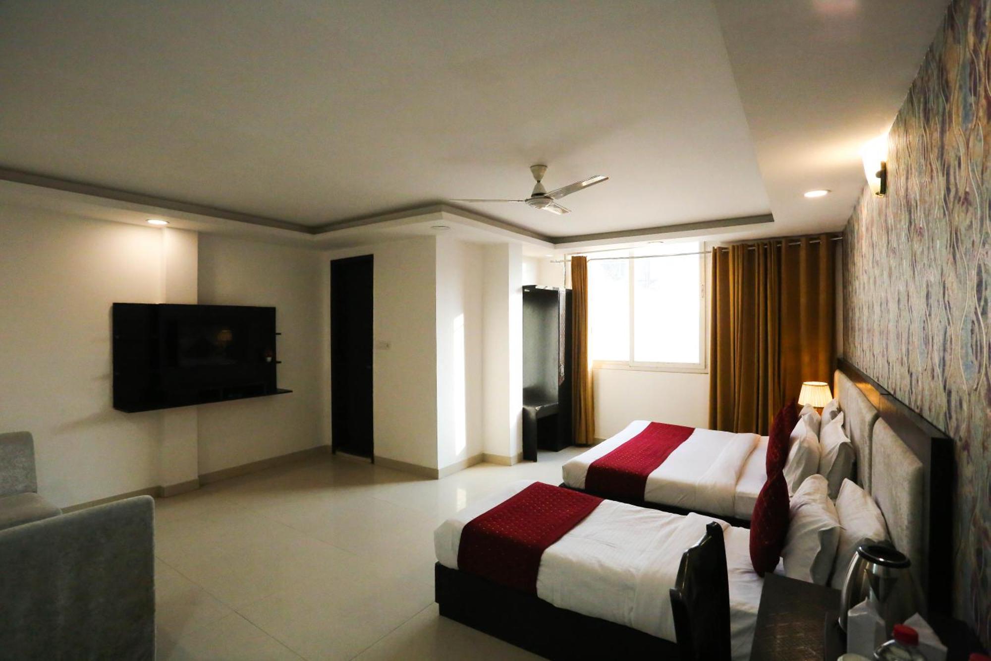 Hotel Aashiyana Új-Delhi Kültér fotó