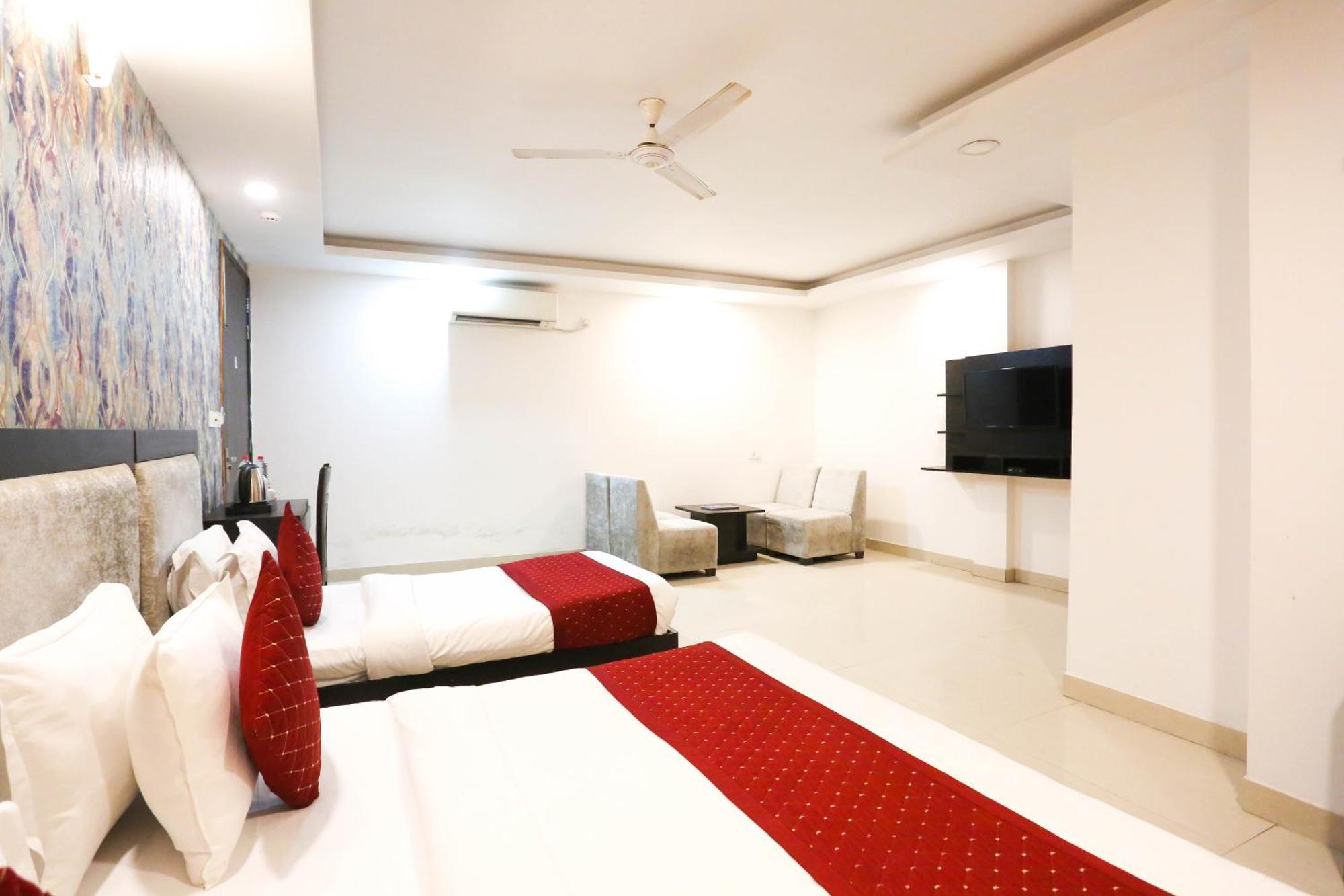 Hotel Aashiyana Új-Delhi Kültér fotó