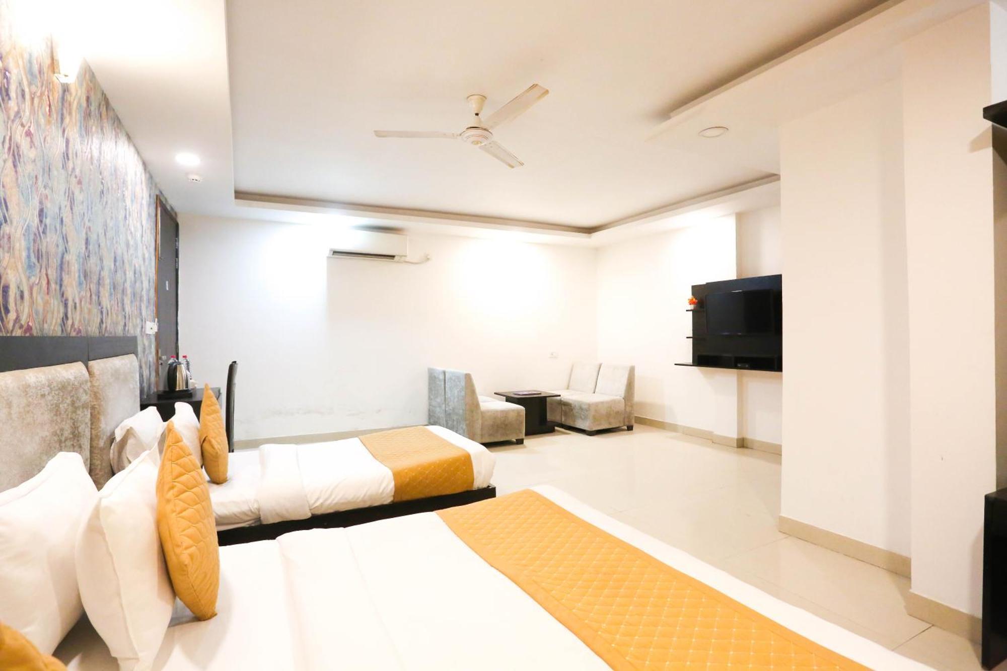 Hotel Aashiyana Új-Delhi Kültér fotó