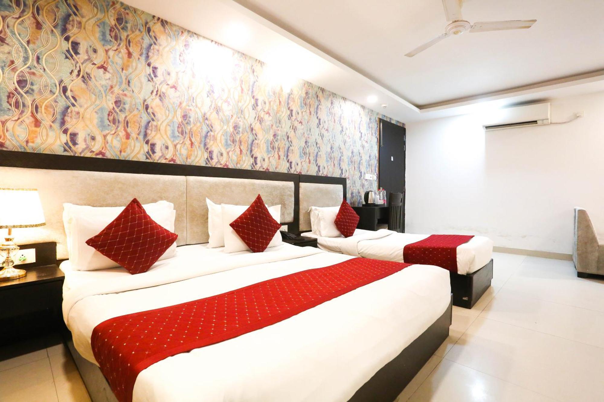 Hotel Aashiyana Új-Delhi Kültér fotó