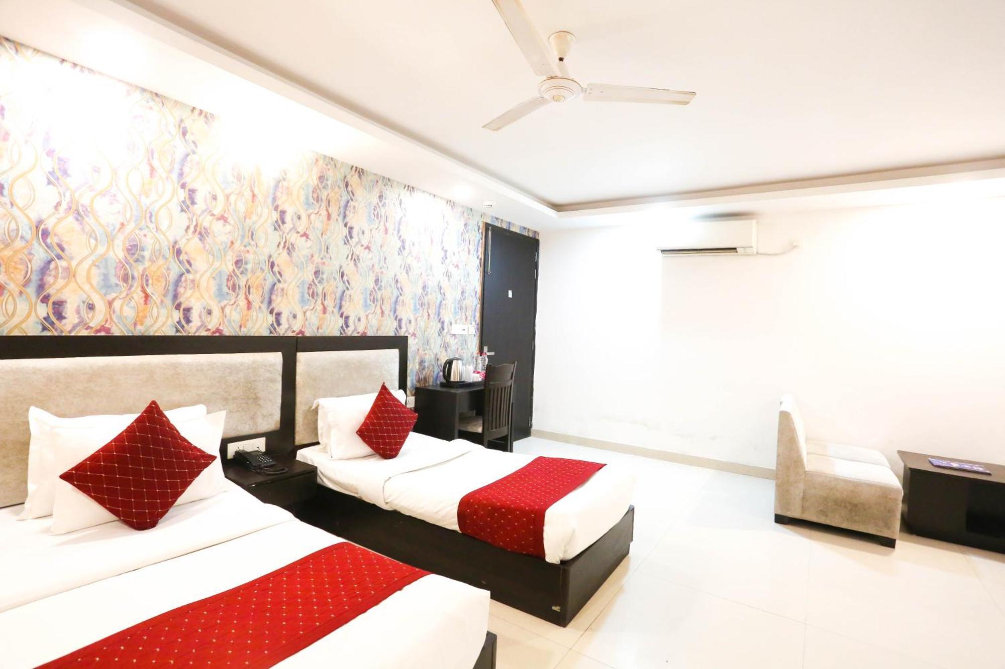 Hotel Aashiyana Új-Delhi Kültér fotó