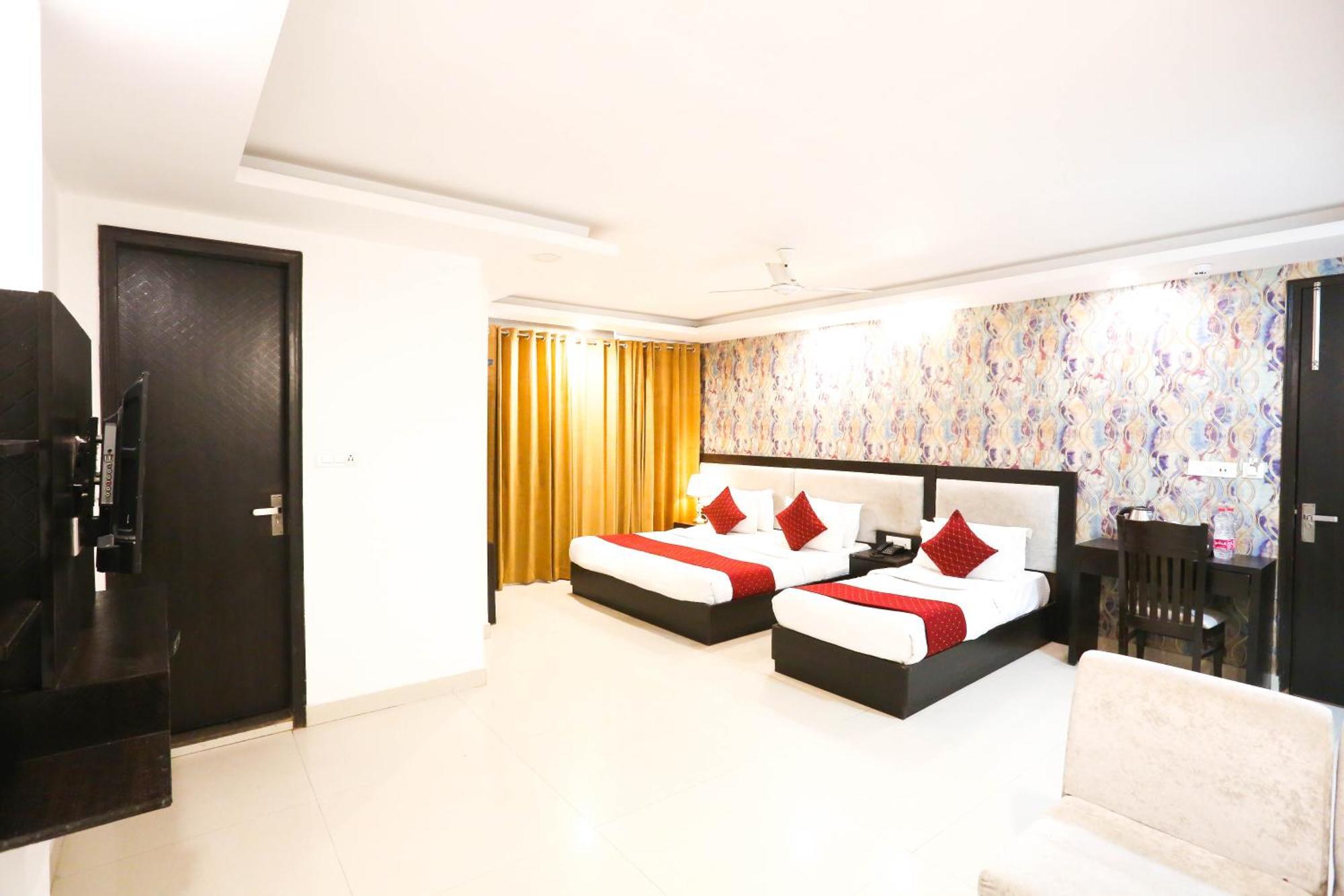 Hotel Aashiyana Új-Delhi Kültér fotó