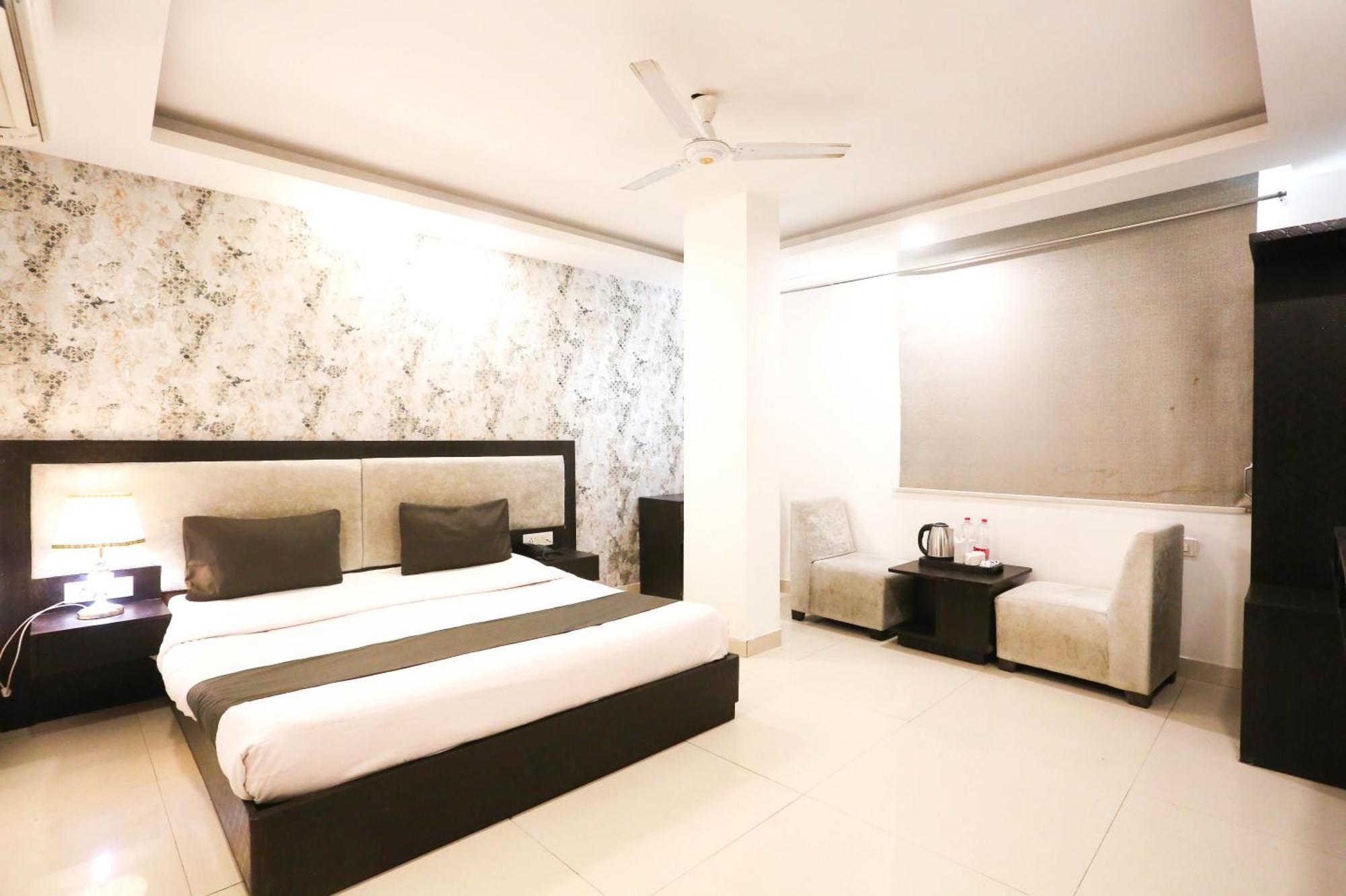Hotel Aashiyana Új-Delhi Kültér fotó