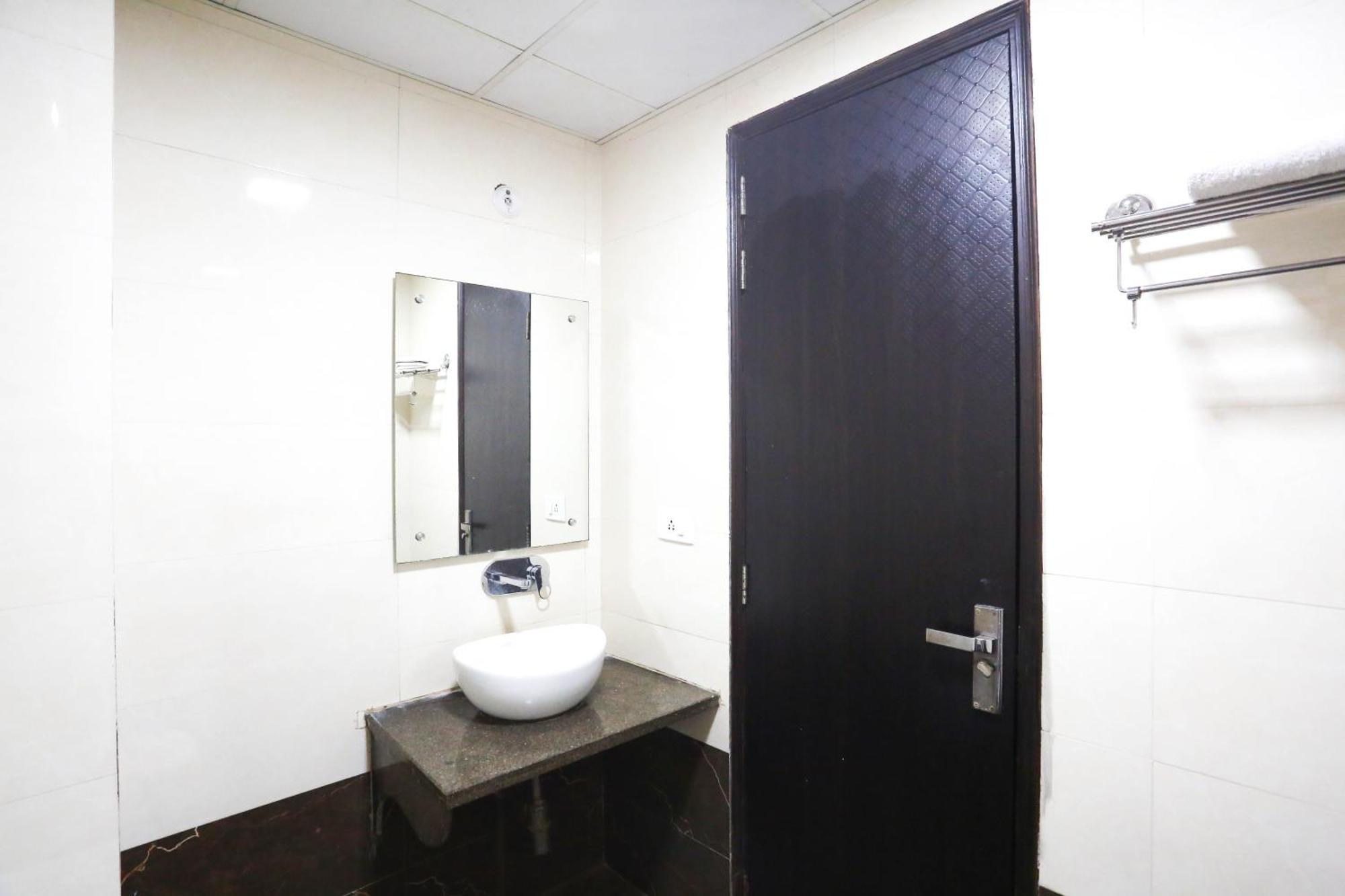 Hotel Aashiyana Új-Delhi Kültér fotó