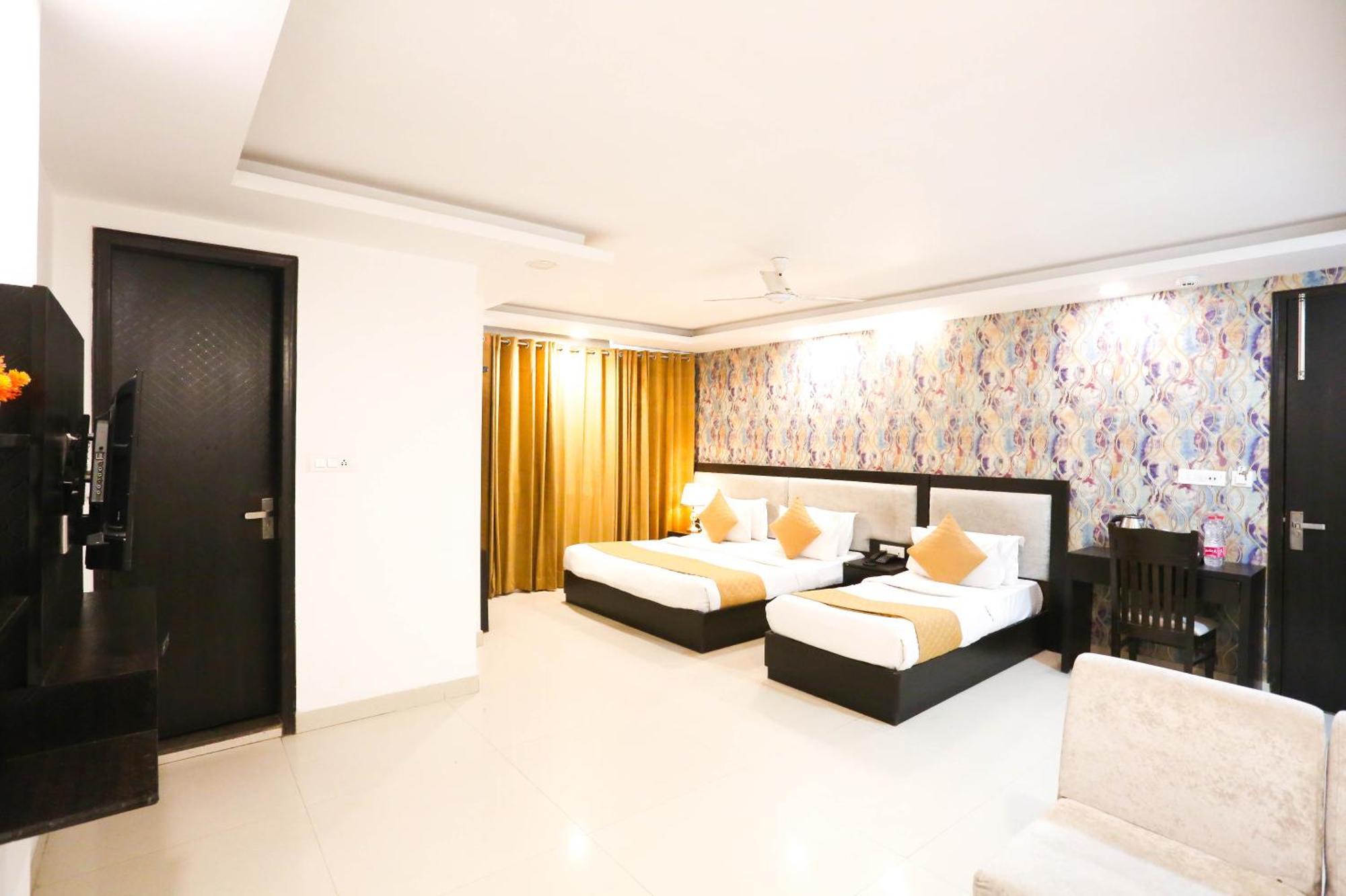 Hotel Aashiyana Új-Delhi Kültér fotó