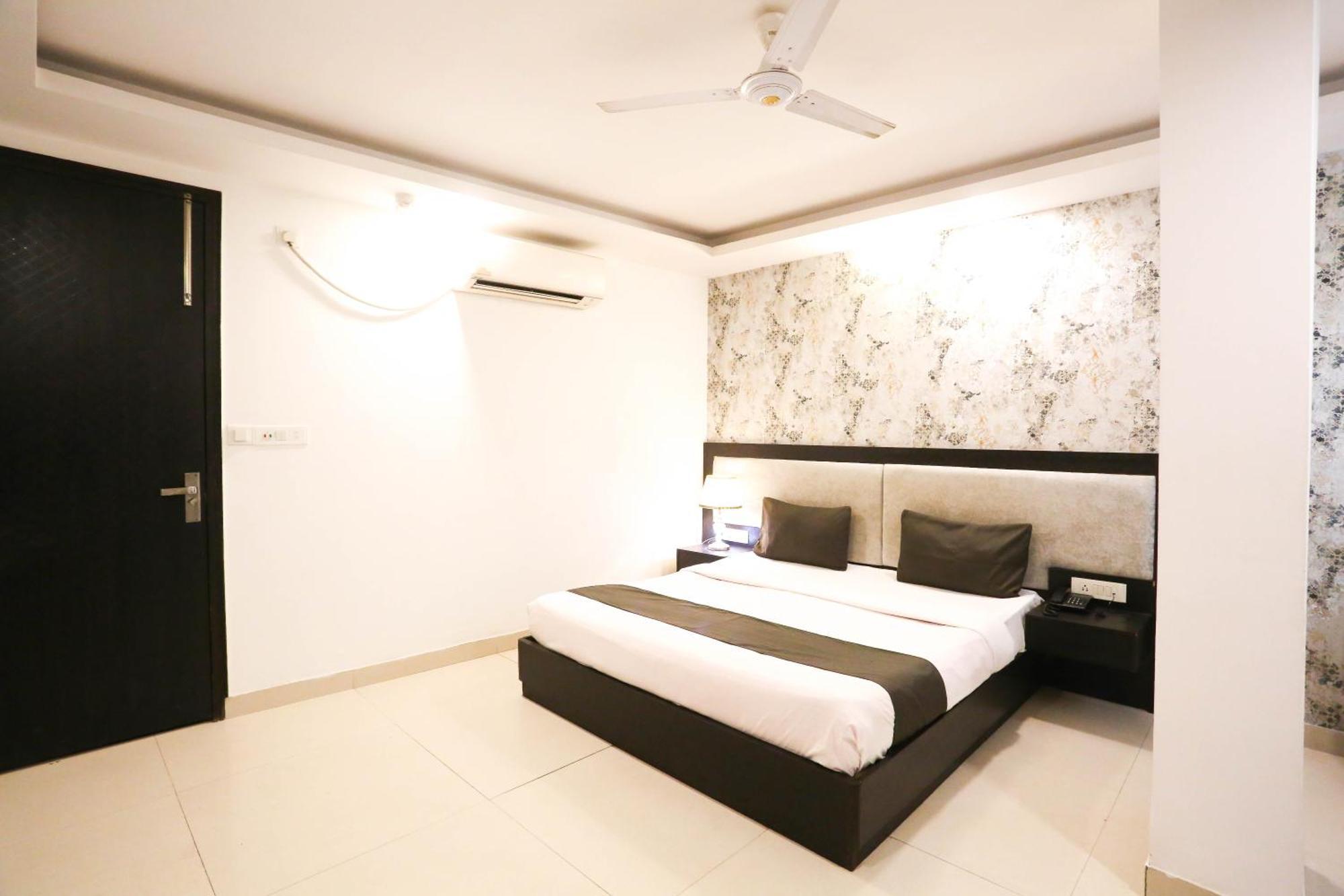 Hotel Aashiyana Új-Delhi Kültér fotó