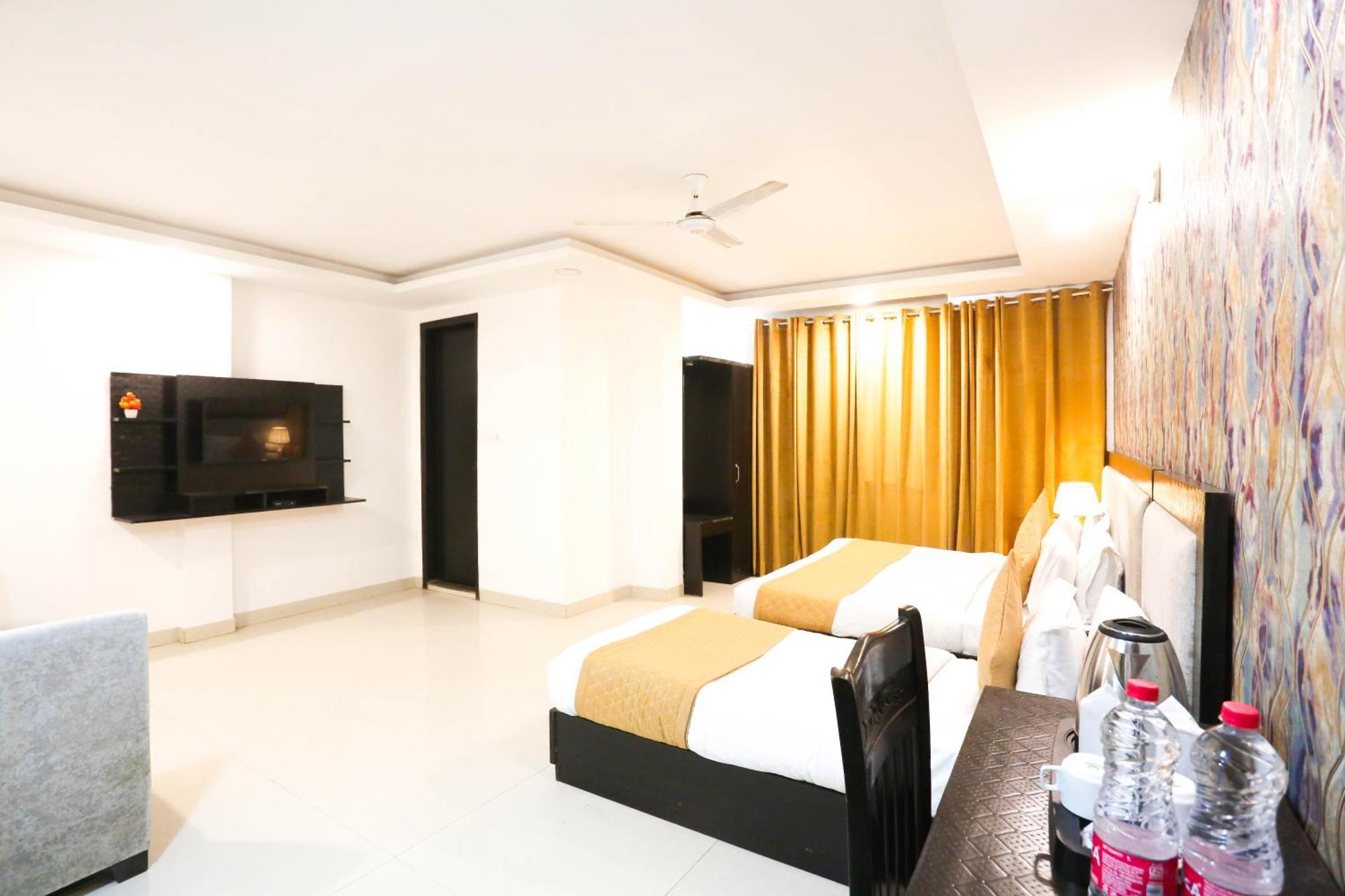 Hotel Aashiyana Új-Delhi Kültér fotó