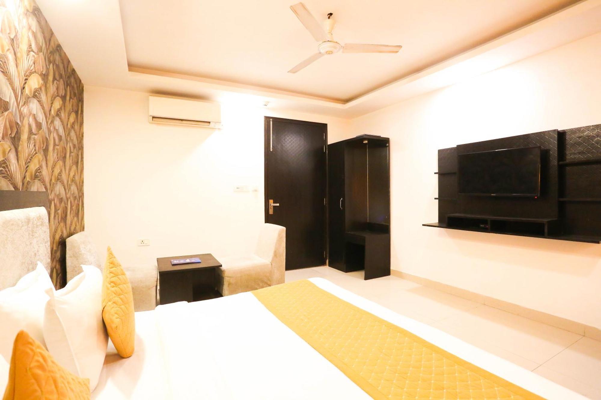 Hotel Aashiyana Új-Delhi Kültér fotó