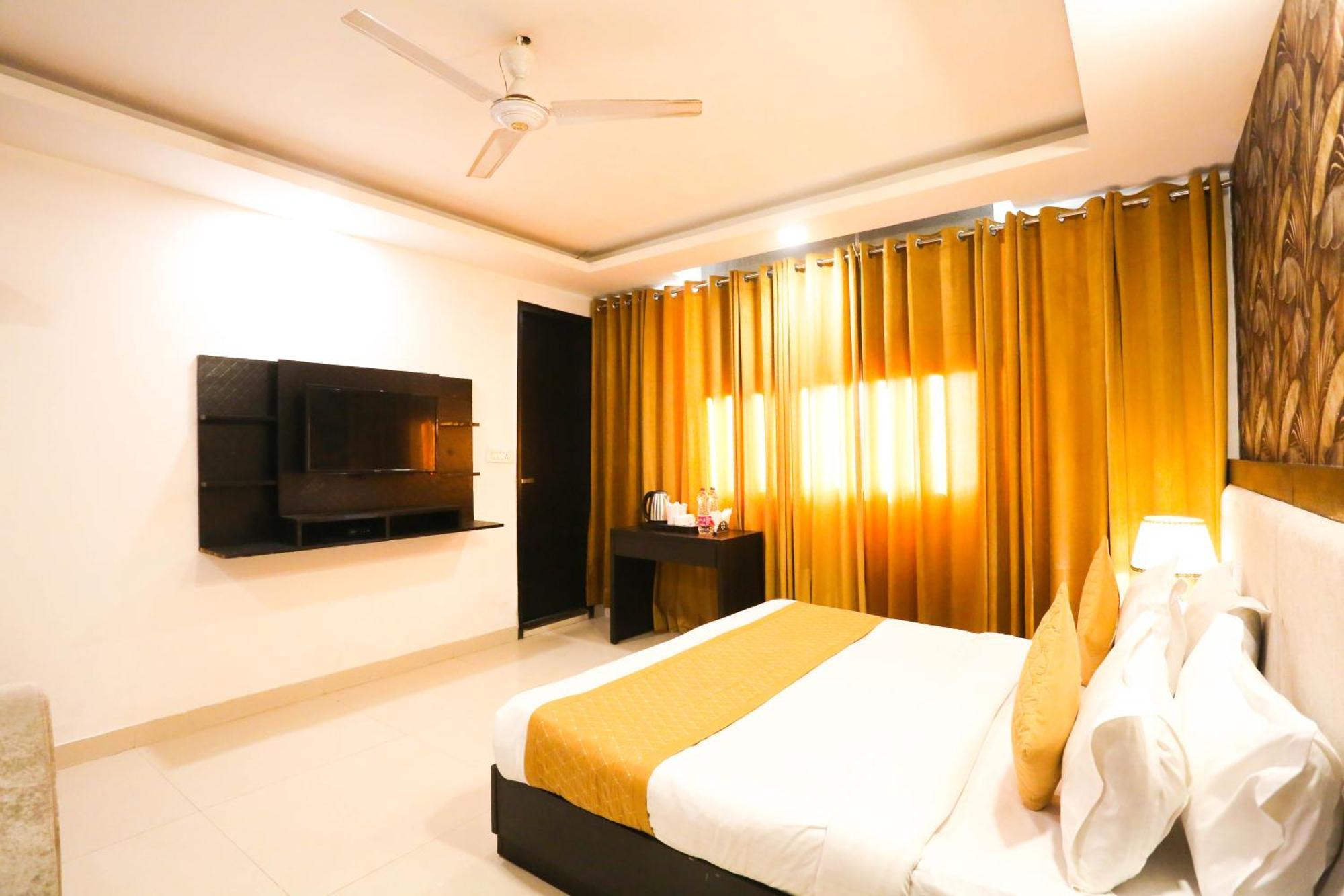 Hotel Aashiyana Új-Delhi Kültér fotó