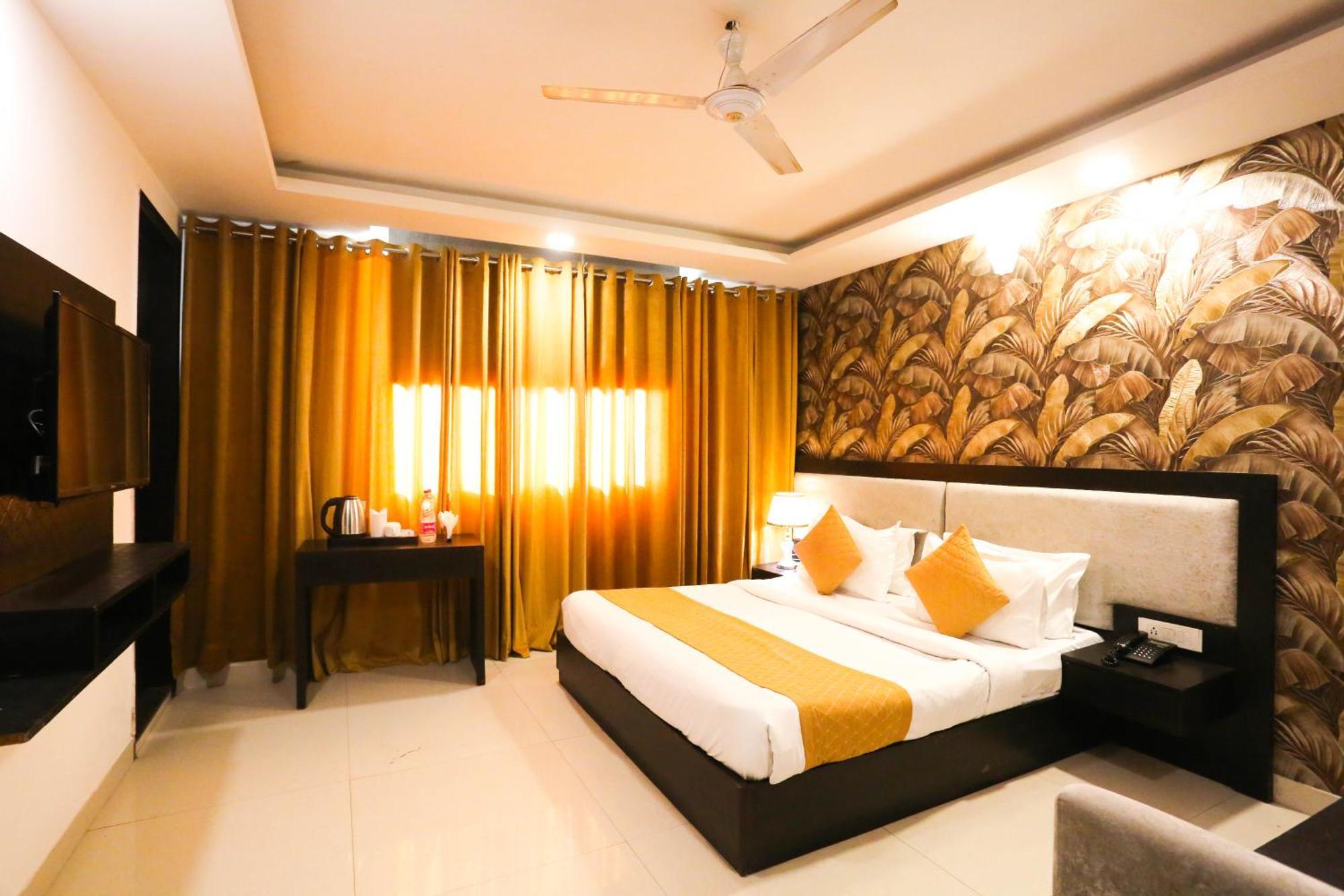 Hotel Aashiyana Új-Delhi Kültér fotó