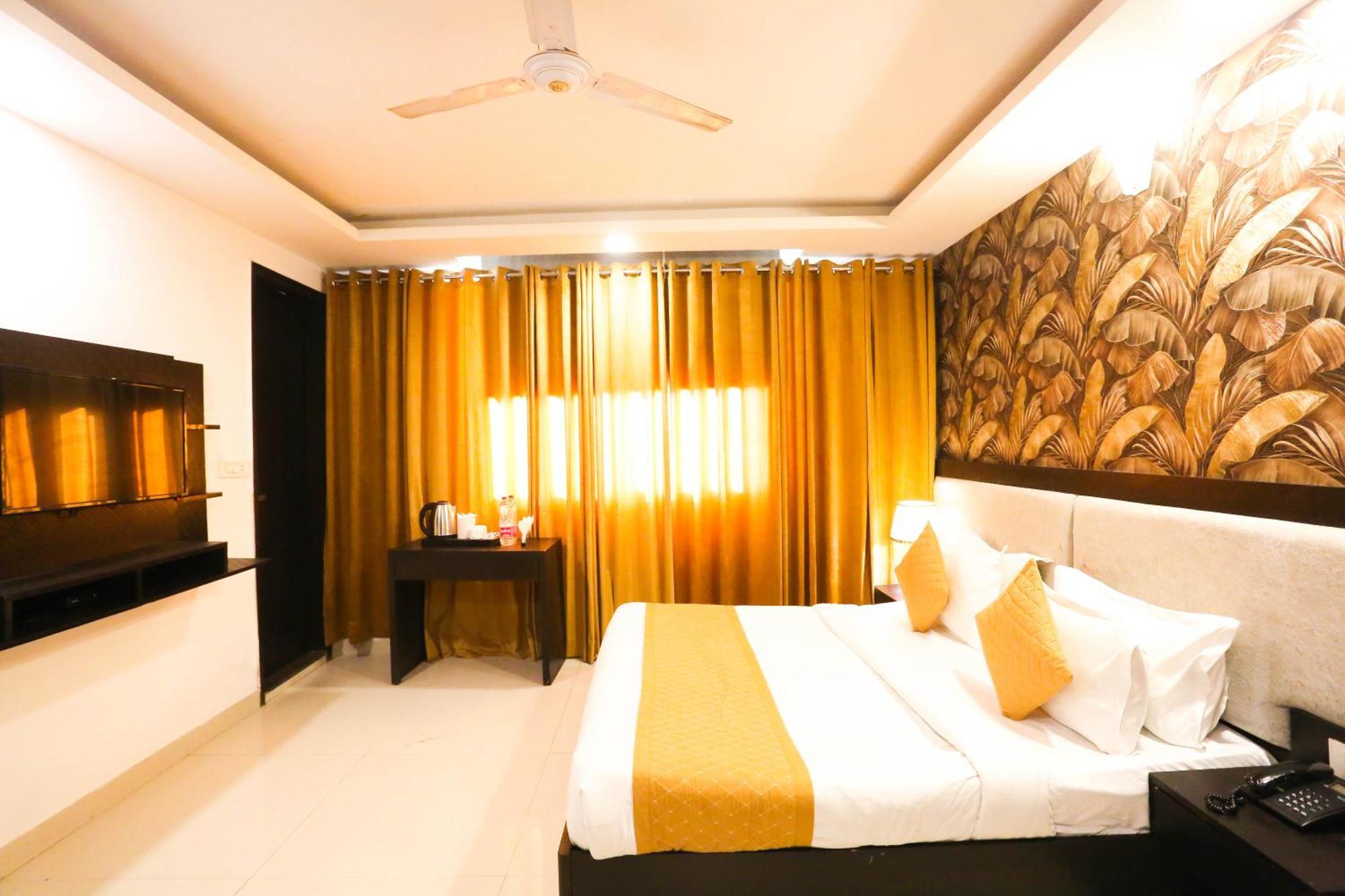 Hotel Aashiyana Új-Delhi Kültér fotó