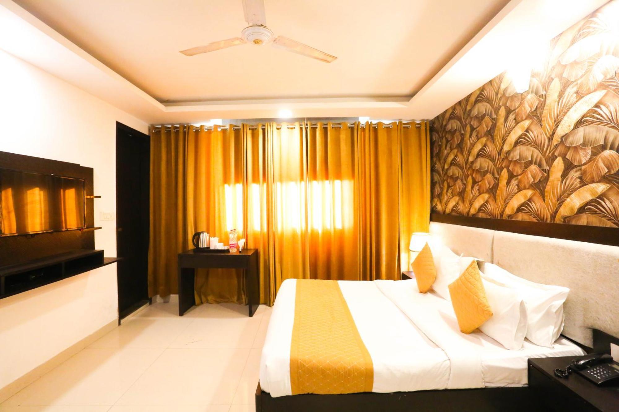Hotel Aashiyana Új-Delhi Kültér fotó