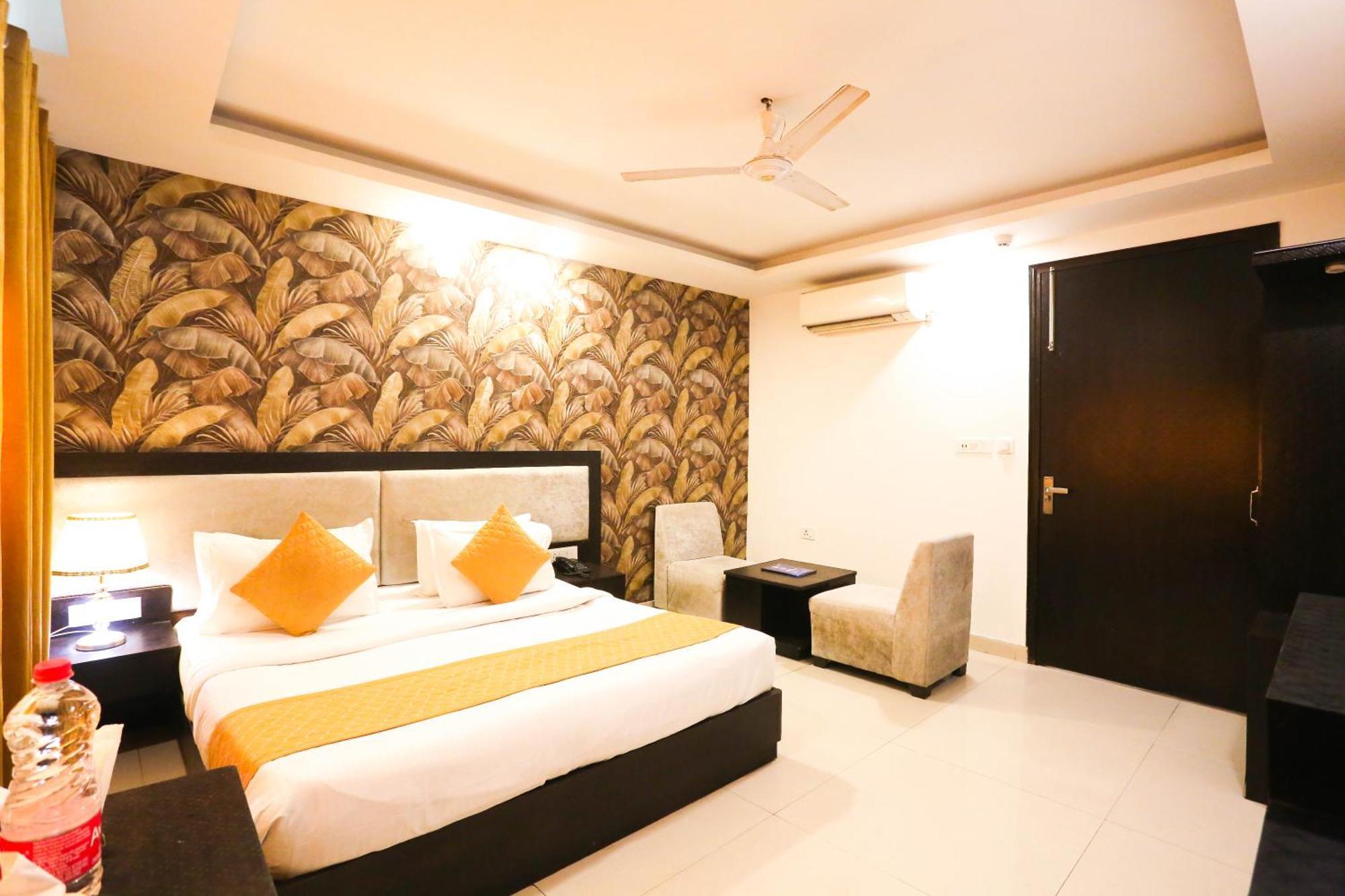 Hotel Aashiyana Új-Delhi Kültér fotó